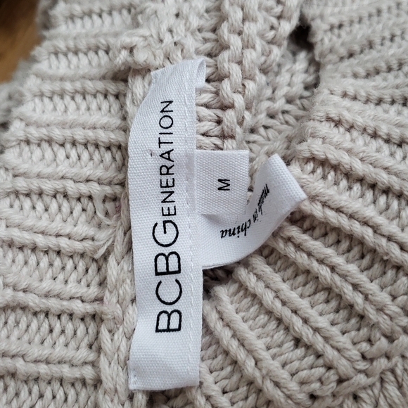 (M) BCBGeneration Cable Knit Cozy Cottagecore Sweater in Light Stone Grey - Picture 3 of 10